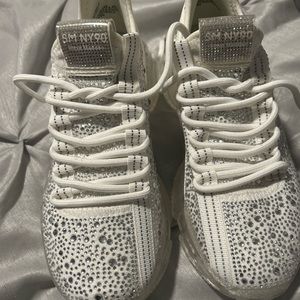 Steve Madden sparkle sneakers size 8 but would fit size 7 the BEST